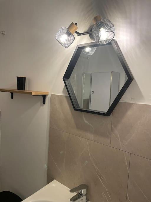 Appartement T1 - Parking - 4min De L'intramuros - Linge Inclus *